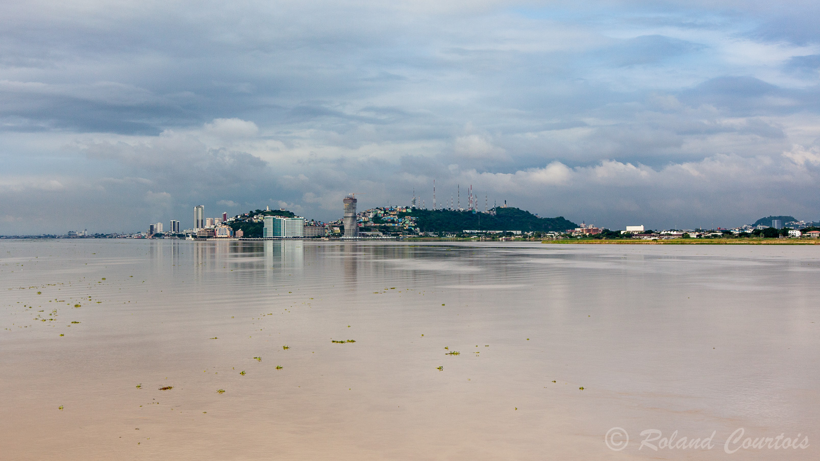 Le fleuve Guayas et vue sur la capitale économique de l'Equateur, Guayaquil.