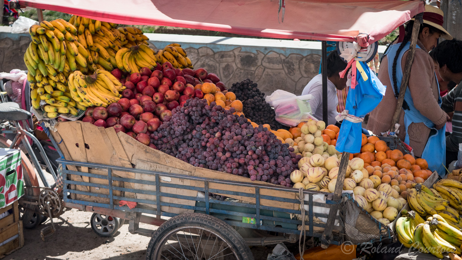 En quittant Puno vers Cusco, la traversée de Juliaca est l'occasion d'observer les couleur du marché dominical.