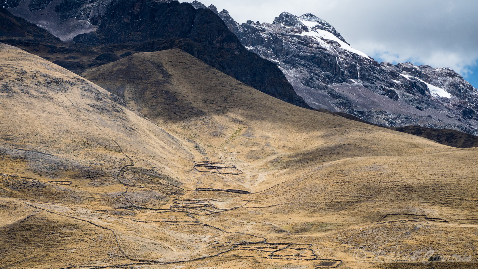 L'altiplano est entouré de sommets à plus de 5 000 m.
