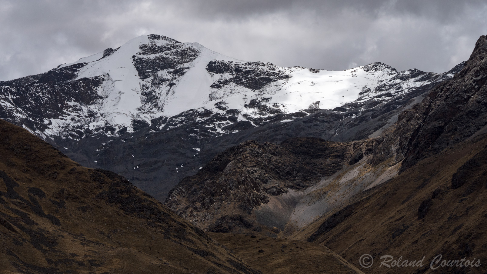 L'altiplano est entouré de sommets à plus de 5 000 m.