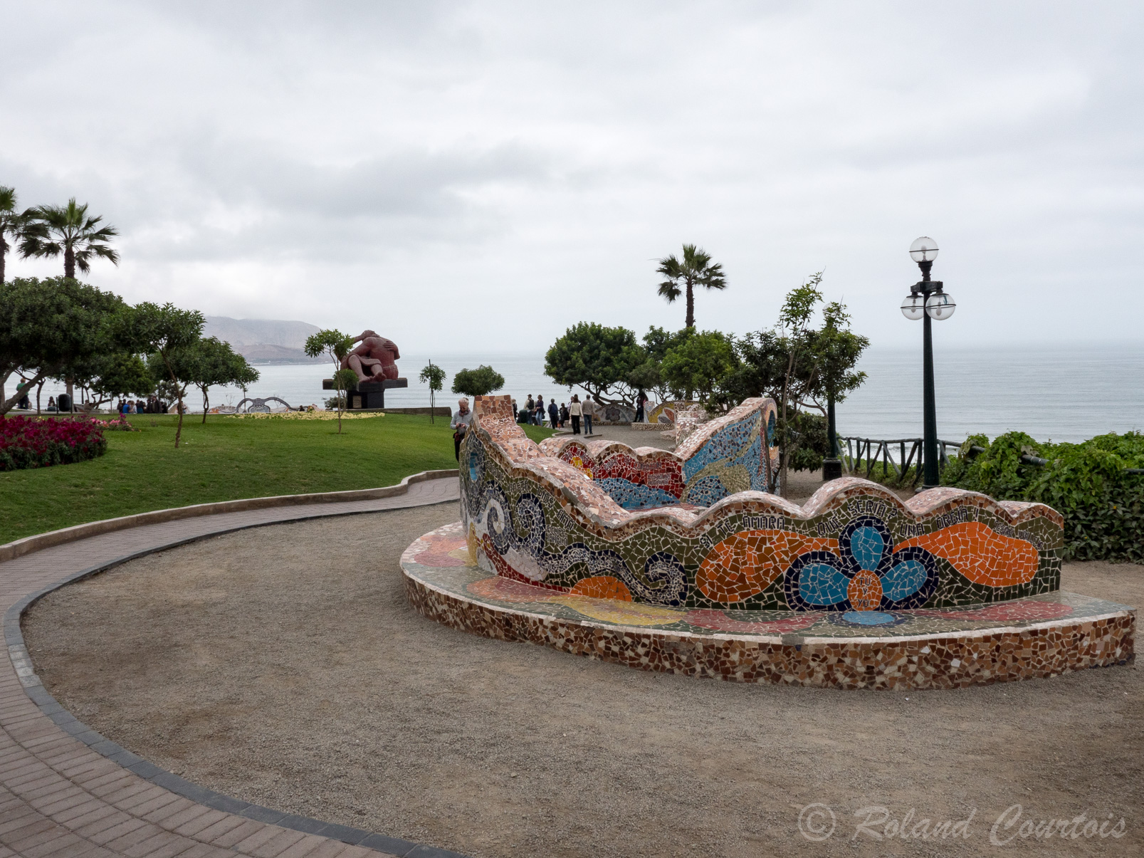 Situé face à l'Océan Pacifique, ce parc est le fruit de l’imagination de Victor Delfin inspiré par Gaudi