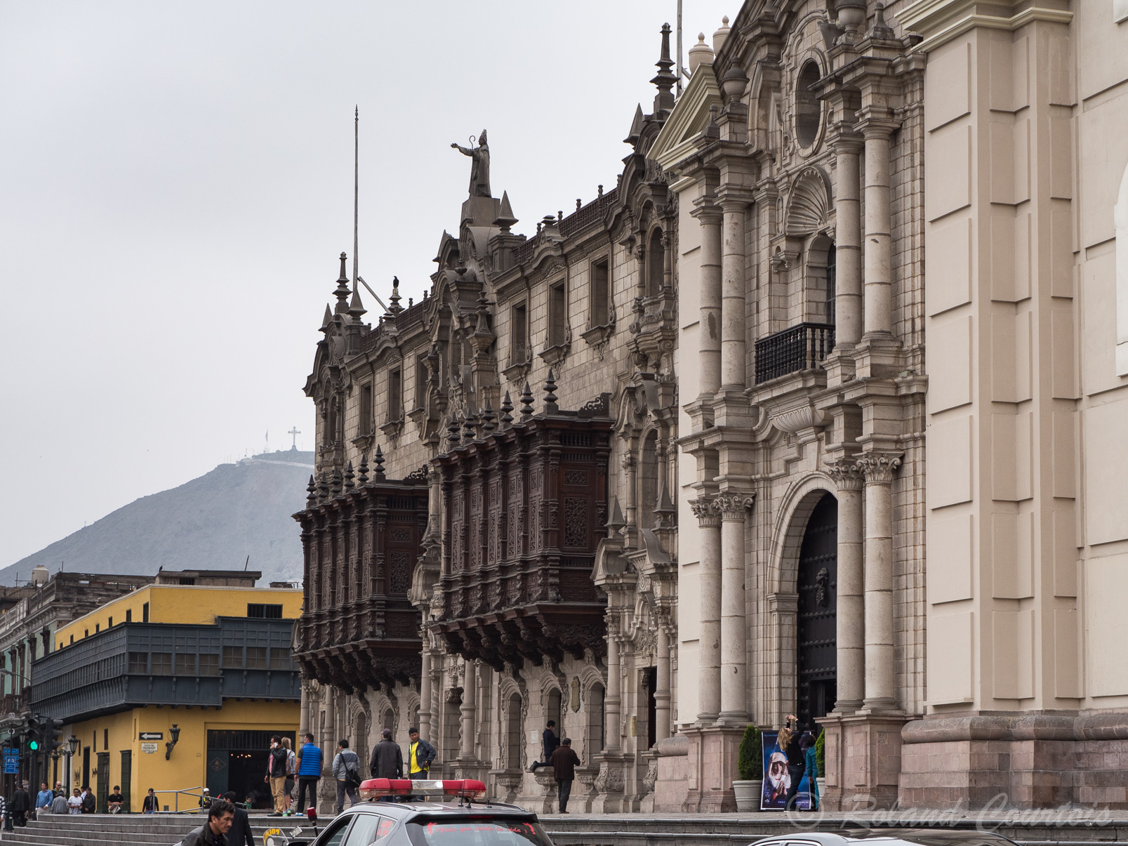 Place Majeur, cathédrale Saint Jean de Lima.