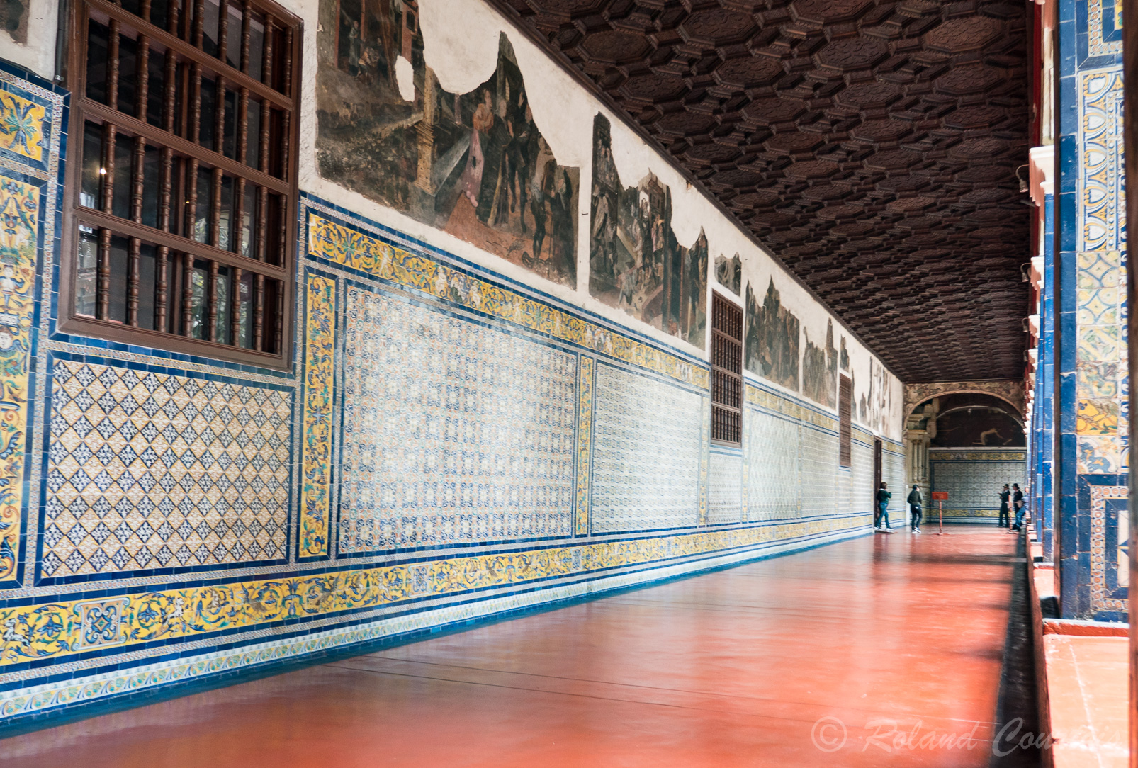 Les galeries du patio du couvent de Saint François arborent des fresques murales et des plafonds à caissons en acajou.