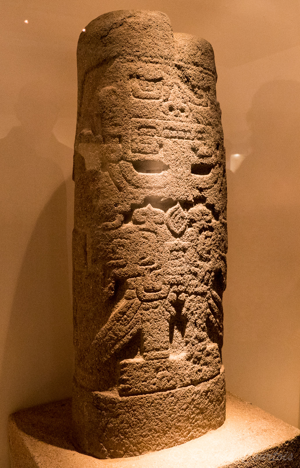 Musée Larco. La stèle de Pacopampa représente une divinité féminine (1250 av. J.C. - 1 ap. J.C.).