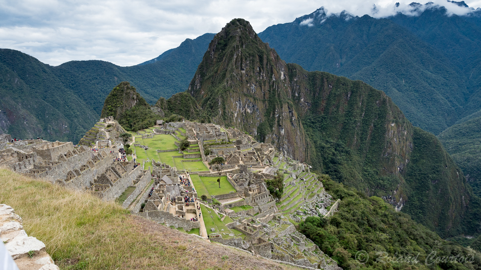Machu Pichu, Serti dans son écrin de montagnes, le Machu Picchu est le site archéologique le plus impressionnant et le plus célèbre d'Amérique du sud.