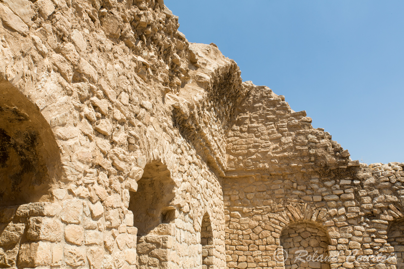 Firuzabad, vestiges du palais d'Ardéshir Ier qui fut peut-être le premier édifice à coupole édifié en Iran.