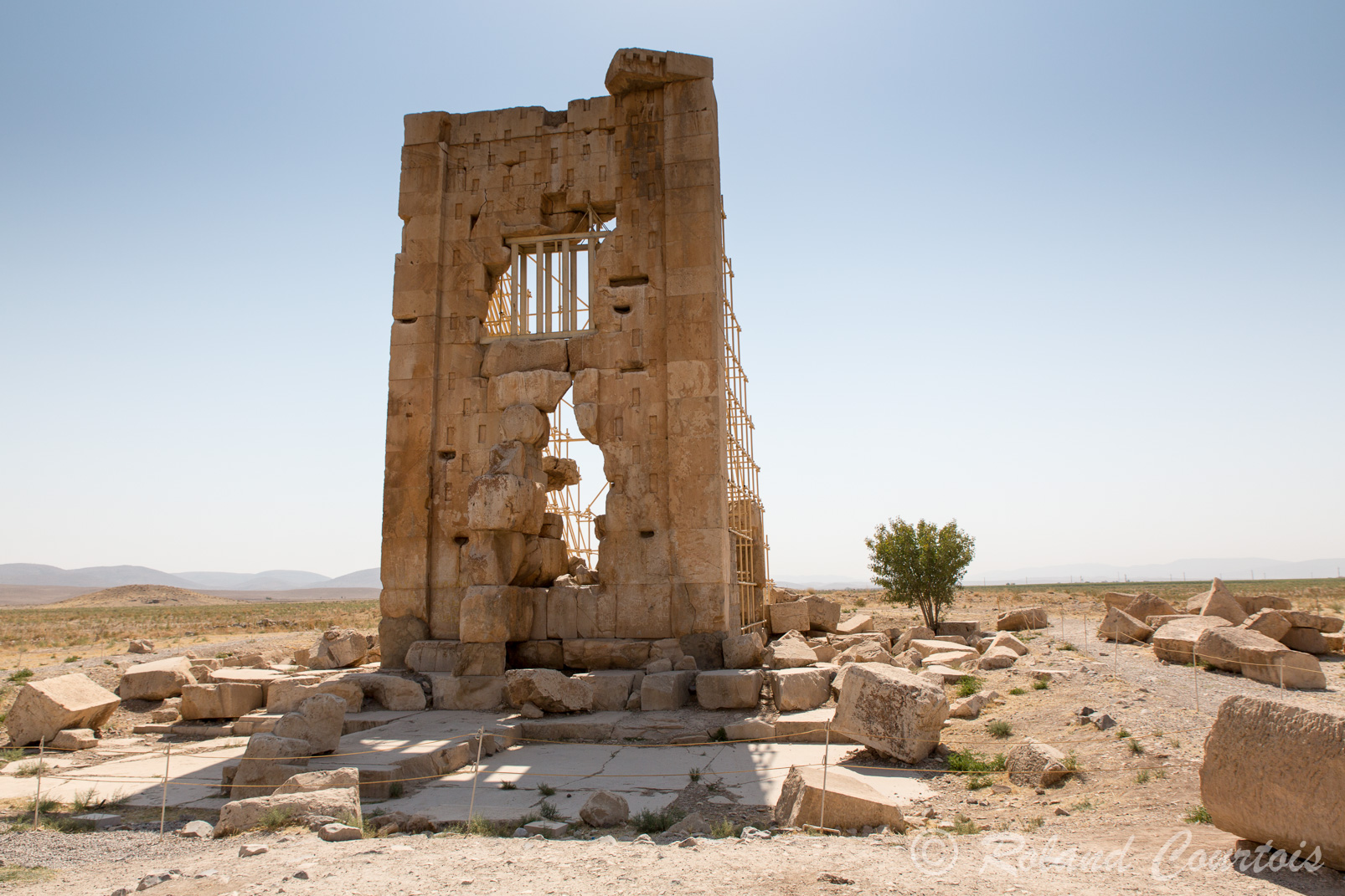 Pasargades. Les restes d'un temple du feu, appelé « prison de Salomon ».