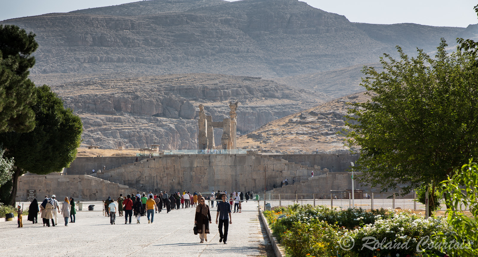 Persepolis, ici furent édifiés pendant plus de cent ans (4ème et 3ème siècle av. JC) des monuments spectaculaires dont l'objectif était d'attester, au regard des peuples vaincus et vassaux, de la grandeur de l'Empire achéménide.