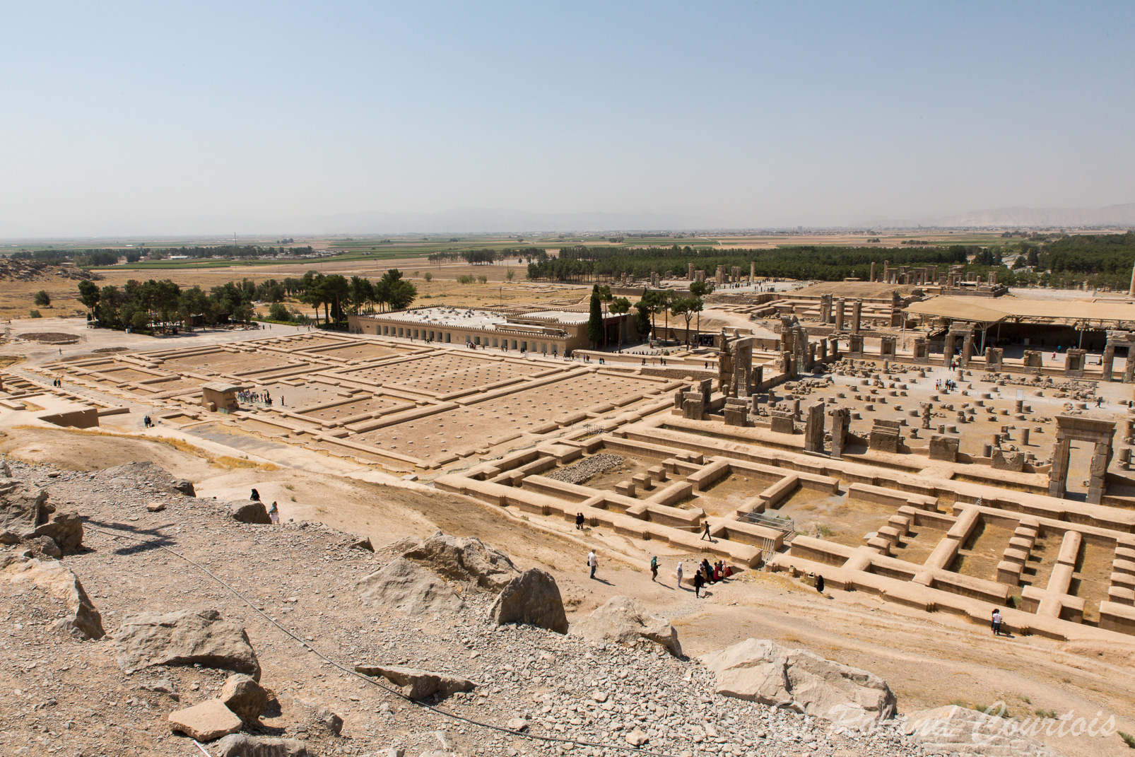 Persepolis : vue générale du site depuis la colline.