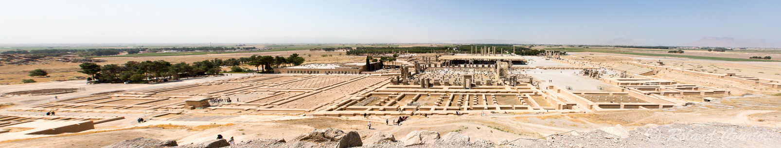 Persepolis : vue générale du site depuis la colline.