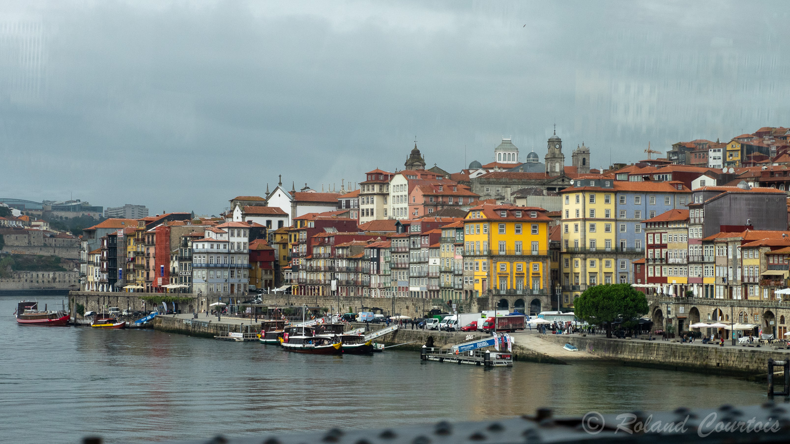 Vues de la vielle ville de Porto depuis depuis le pont Dom Luis.
